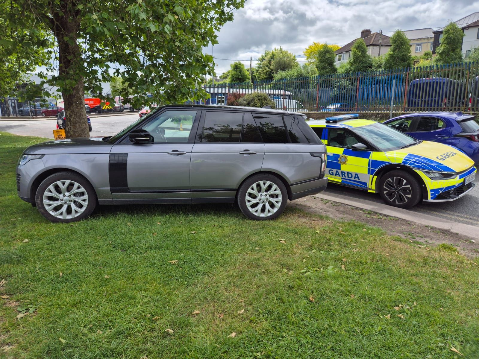 Driver Learns Expensive Lesson About "Creative" Parking During Sciath na Scol